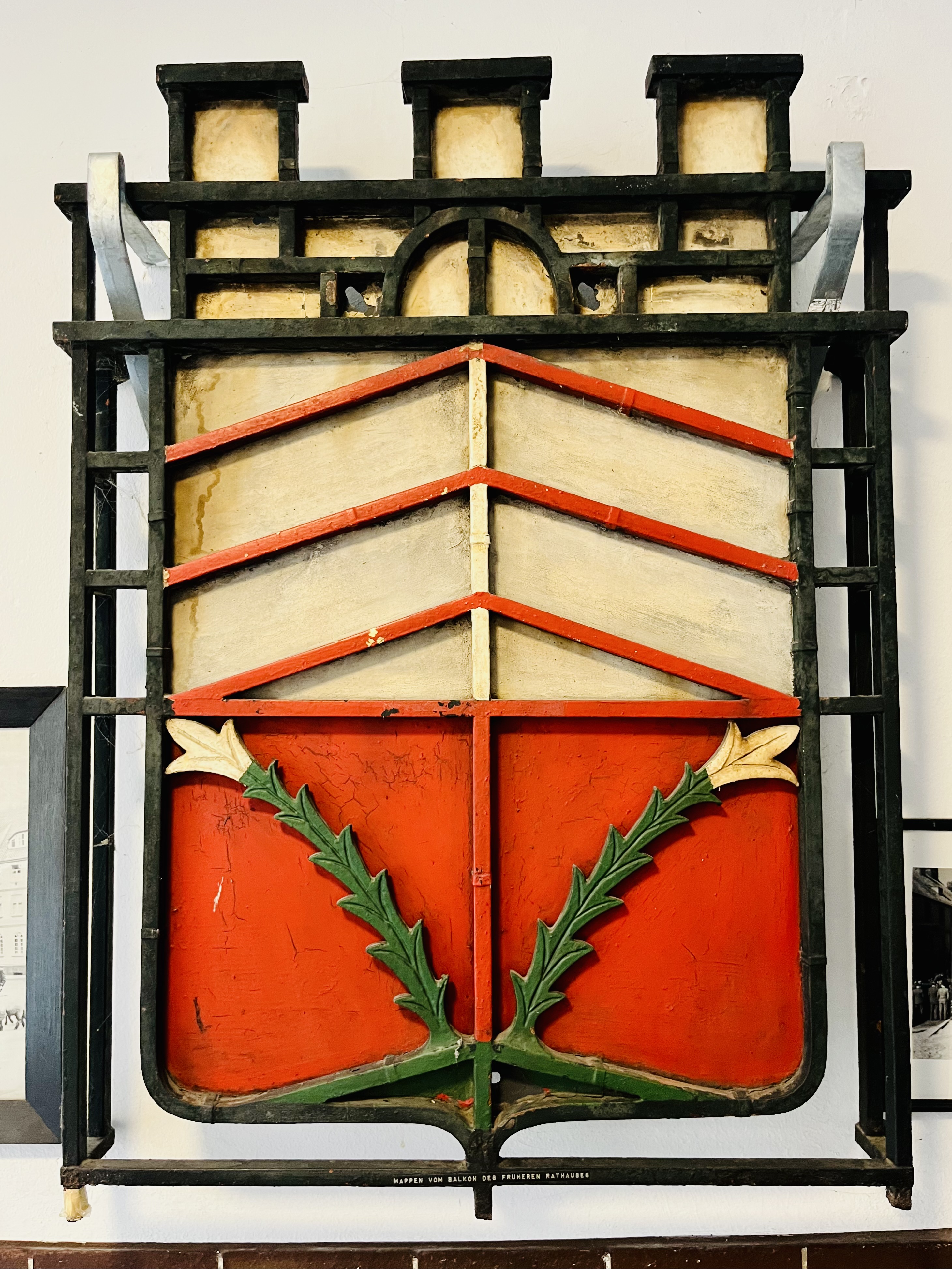 Foto: Wappen des alten Rathauses
